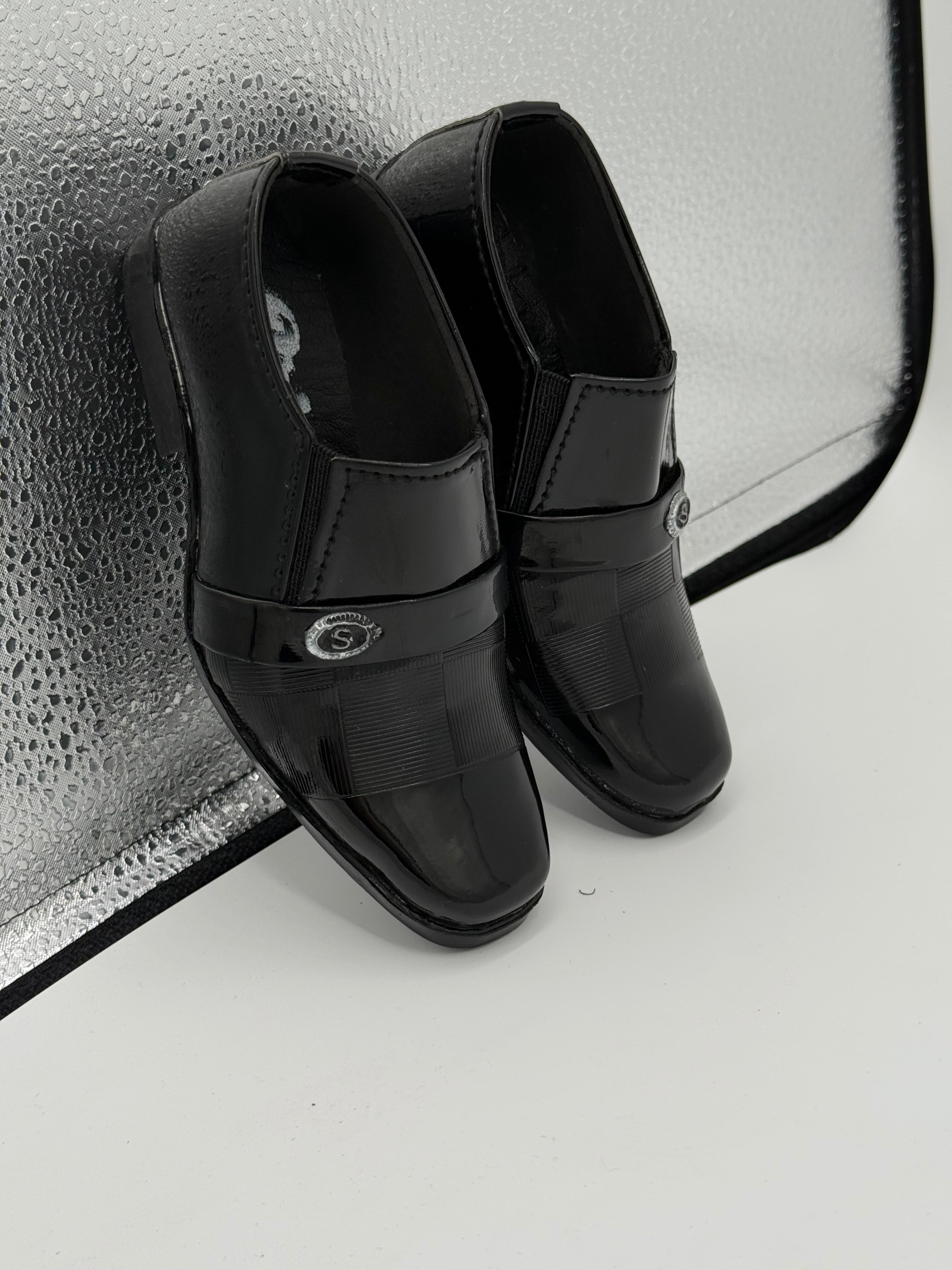 0                      AIMPORTED SHOES