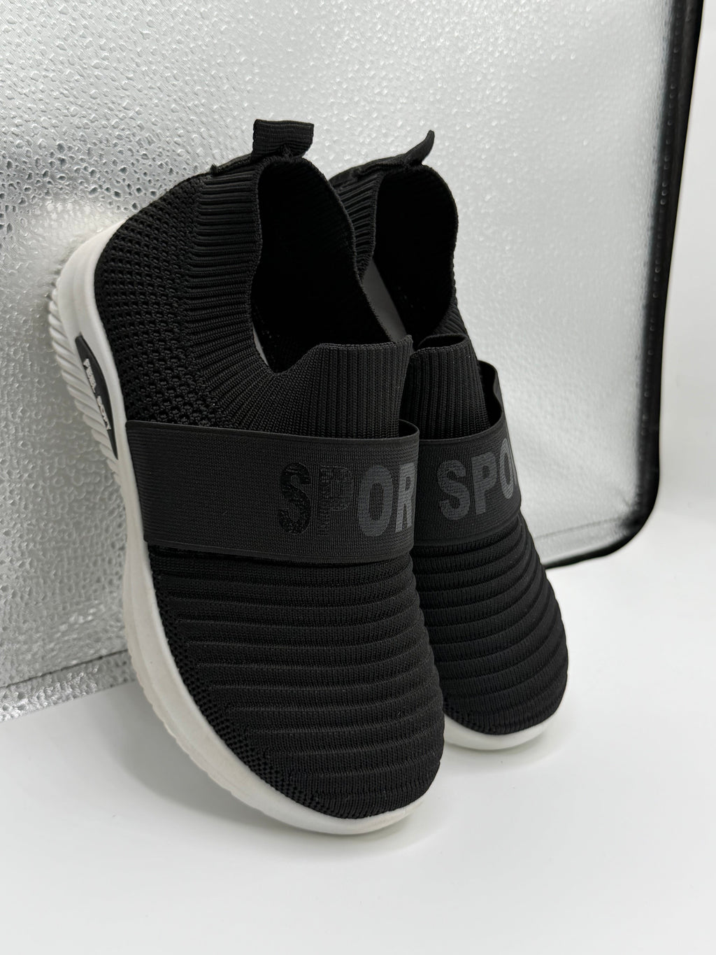 0                                                           A IMPORTED CANVAS